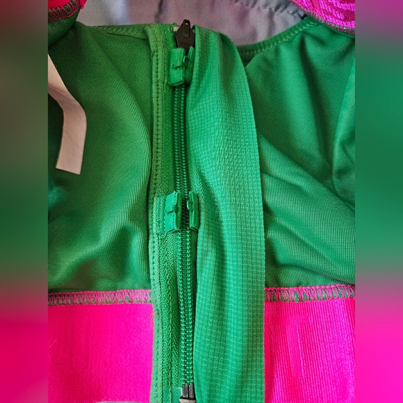 SHEFIT Sports Bra GREEN and Pink LIKE NEWish 1LUXE - Picture 5 of 6